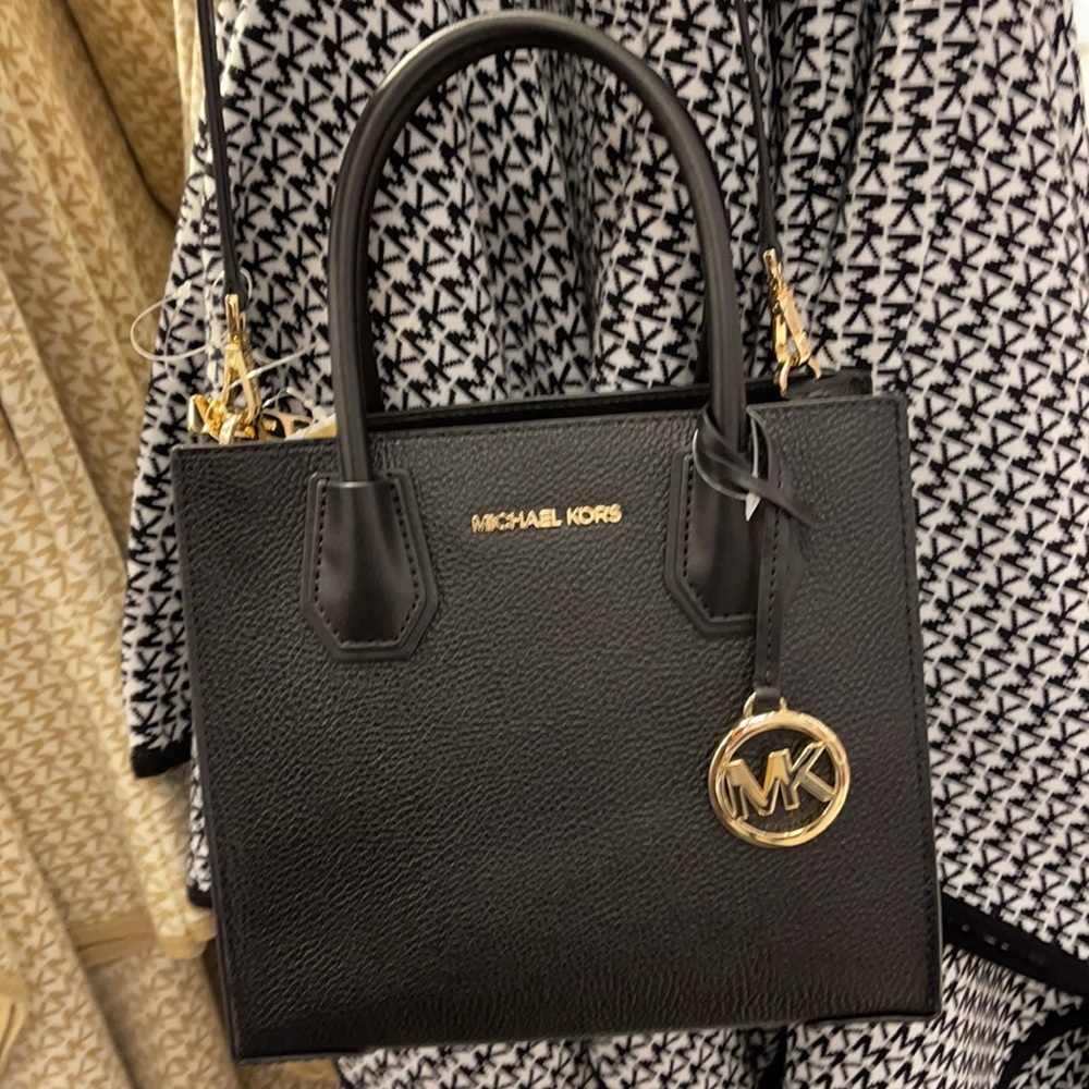 Michael Kors Mercer Medium Pebbled Leather Crossbody Bag - Picture 3 of 16